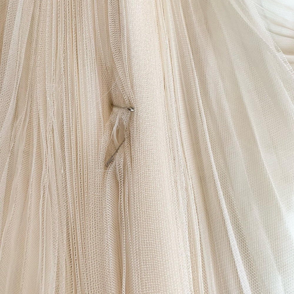 Vera Wang Hayden Wedding Dress - Picture 16 of 16